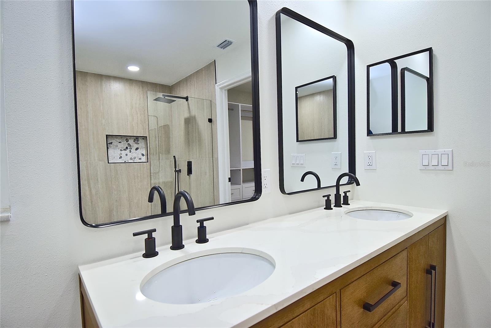 102 WINDWARD DR — photo 12