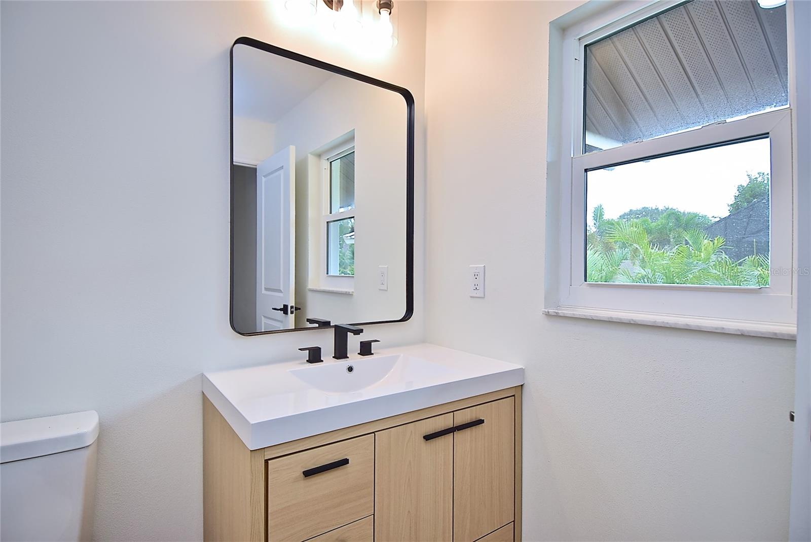 102 WINDWARD DR — photo 21