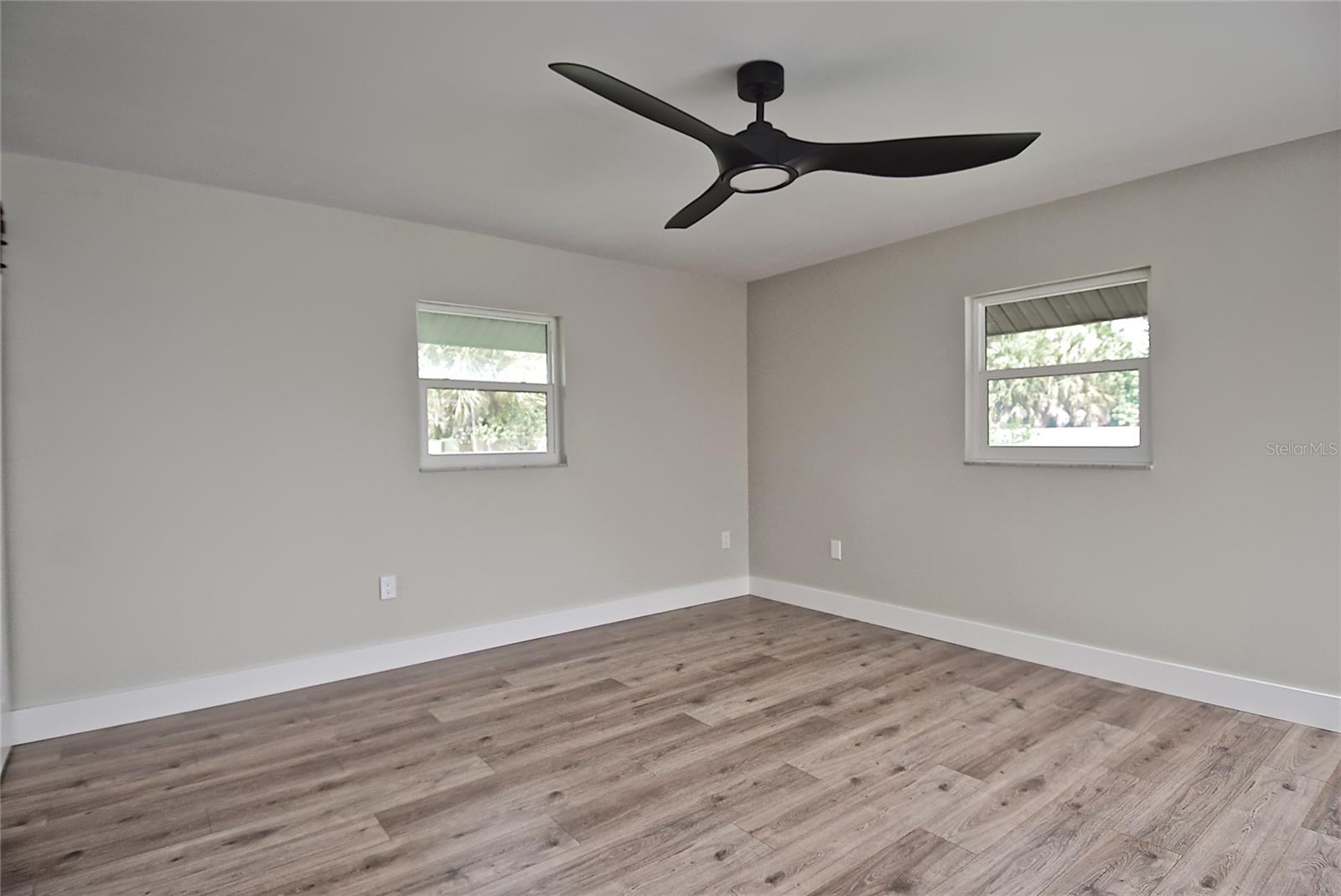 102 WINDWARD DR — photo 14