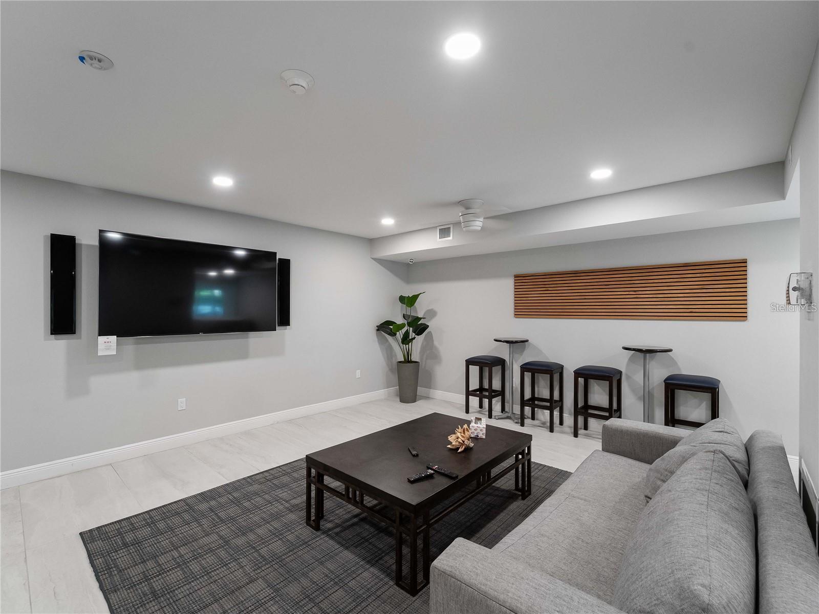 102 WINDWARD DR — photo 44