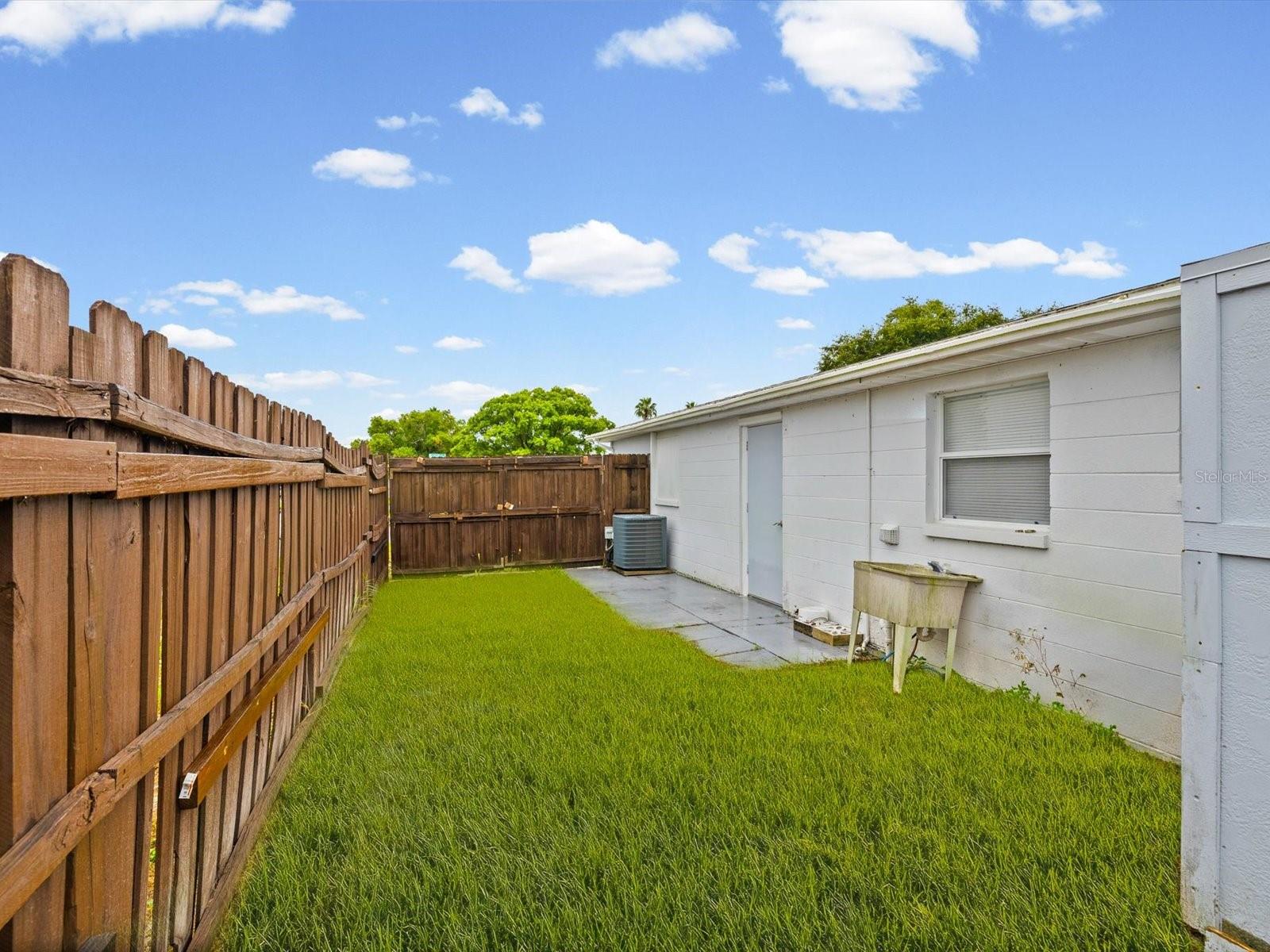 4004 SCARLET MAPLE DR — photo 31