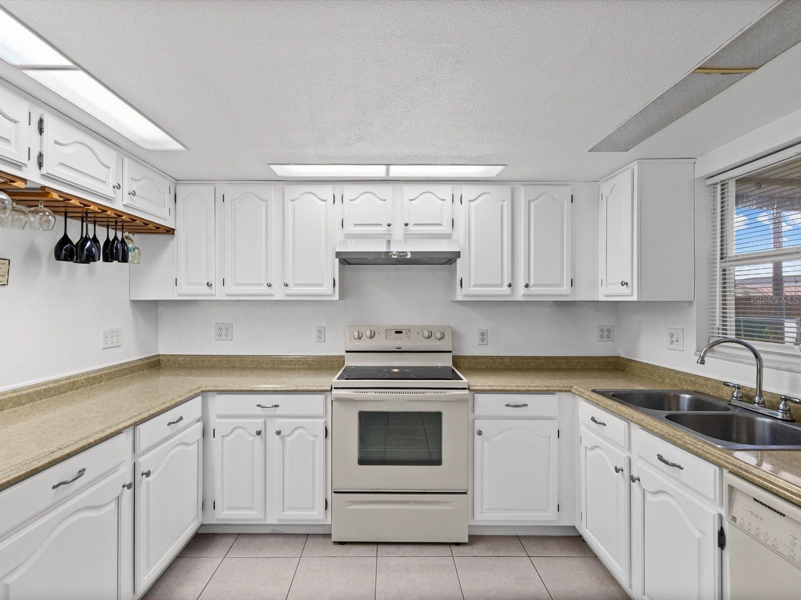 4004 SCARLET MAPLE DR — photo 16