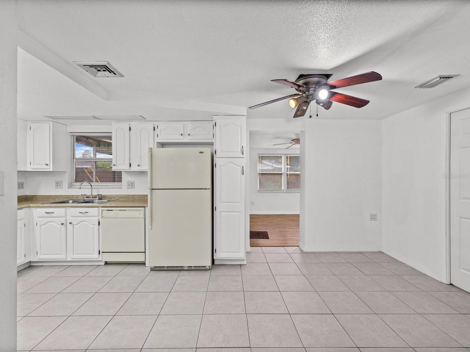 4004 SCARLET MAPLE DR — photo 18