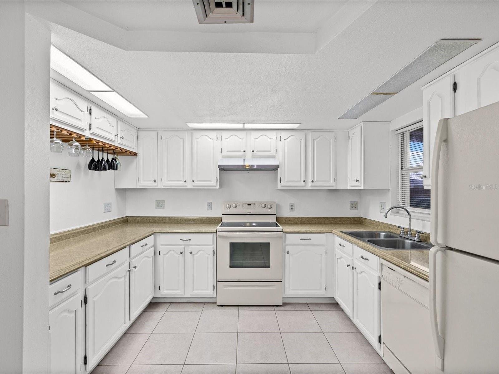 4004 SCARLET MAPLE DR — photo 3