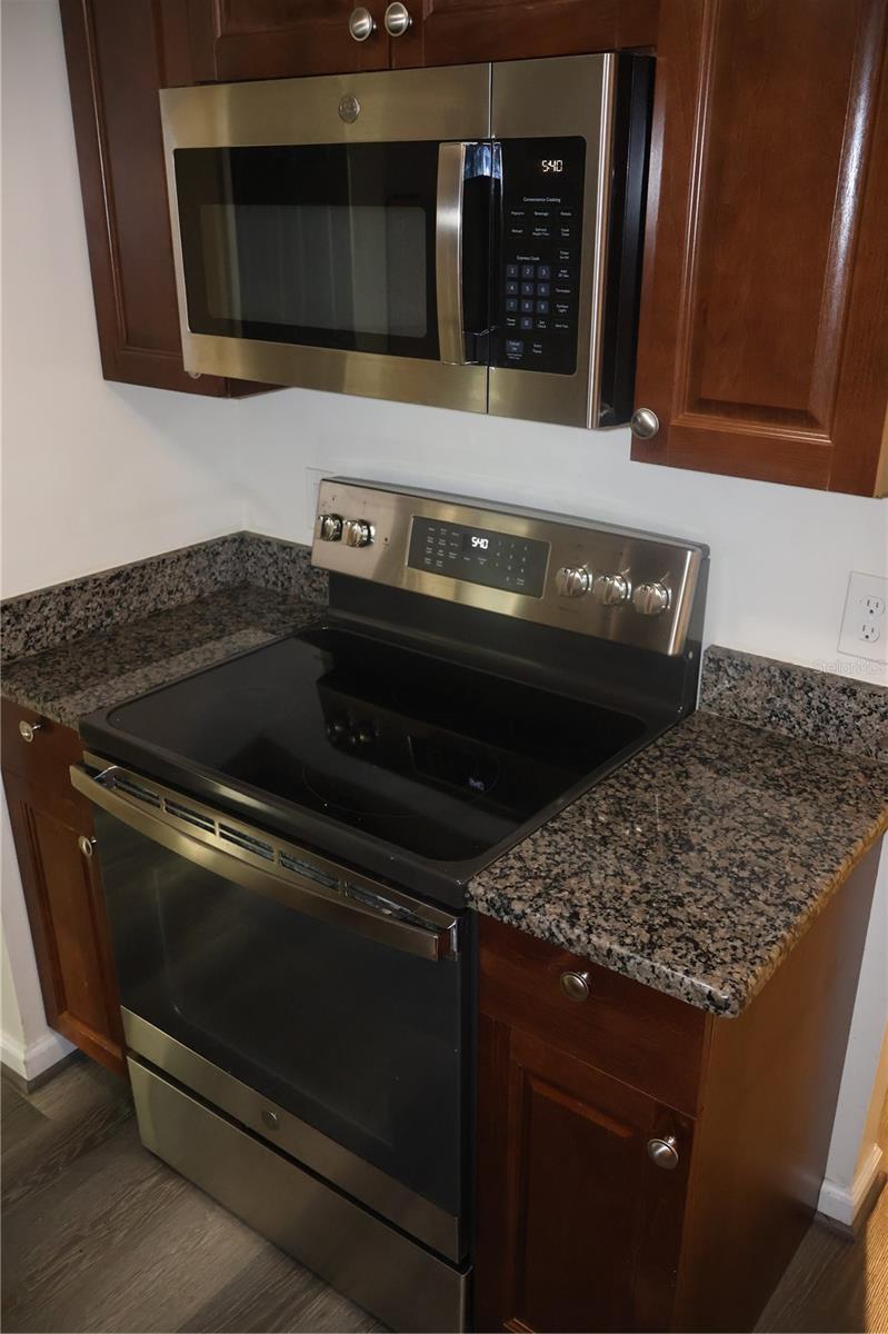 6208 S ELBERON ST — photo 3