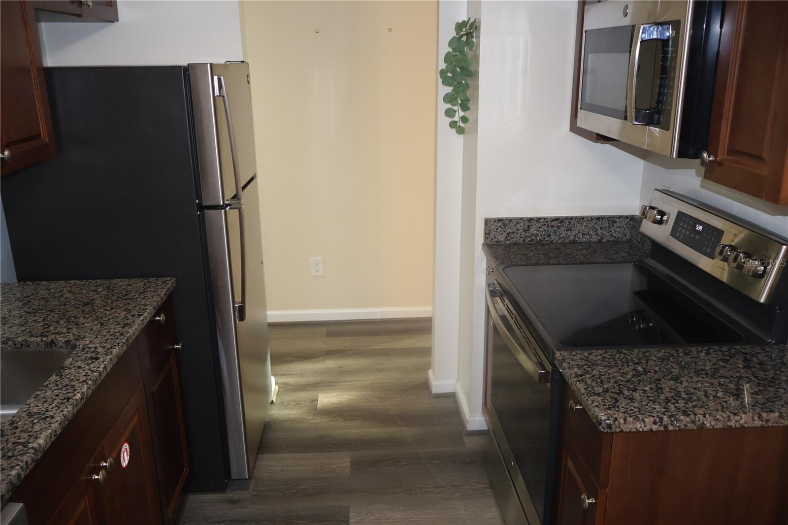 6208 S ELBERON ST — photo 2