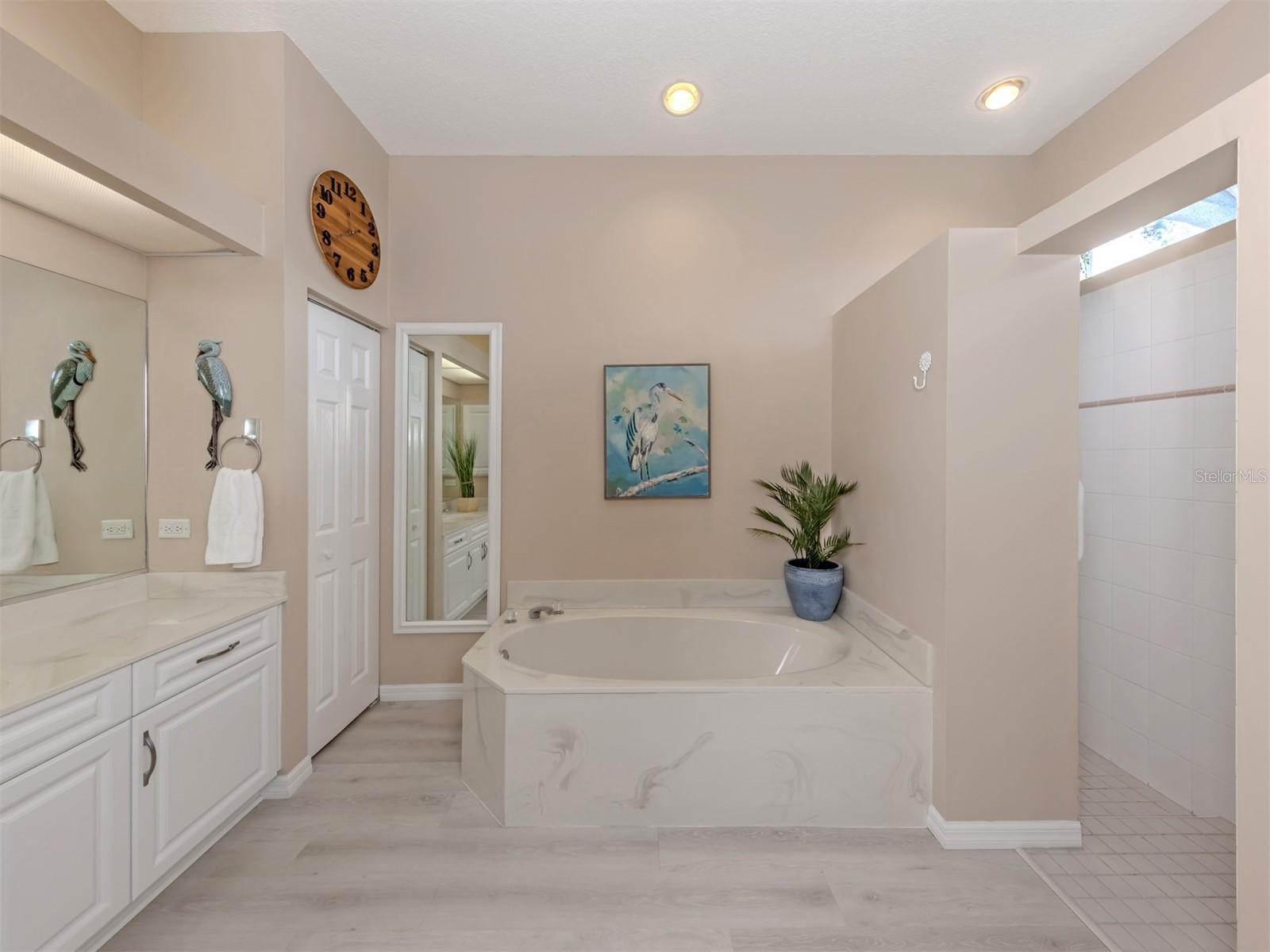 1102 SOUTHLAKE CT — photo 19