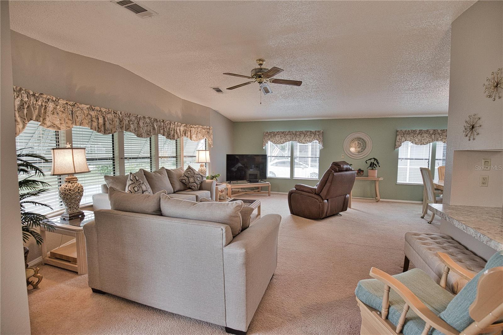 223 HIBISCO DR — photo 12