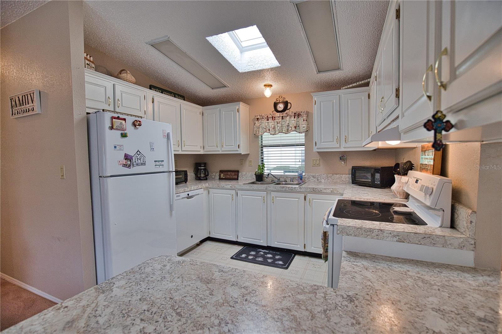 223 HIBISCO DR — photo 3