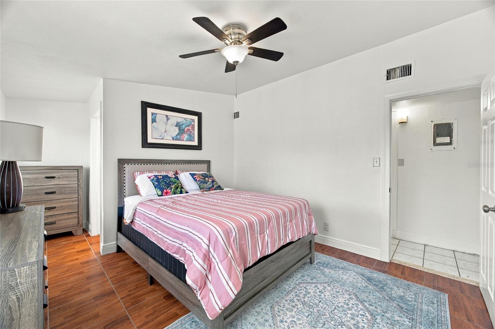 1906 E 98TH AVE — photo 9
