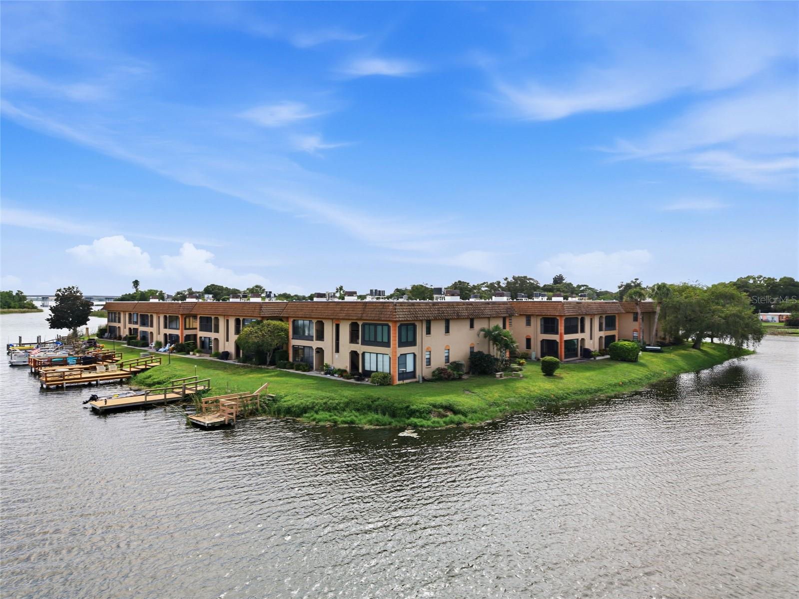 10142 SEMINOLE ISLAND DR — photo 10