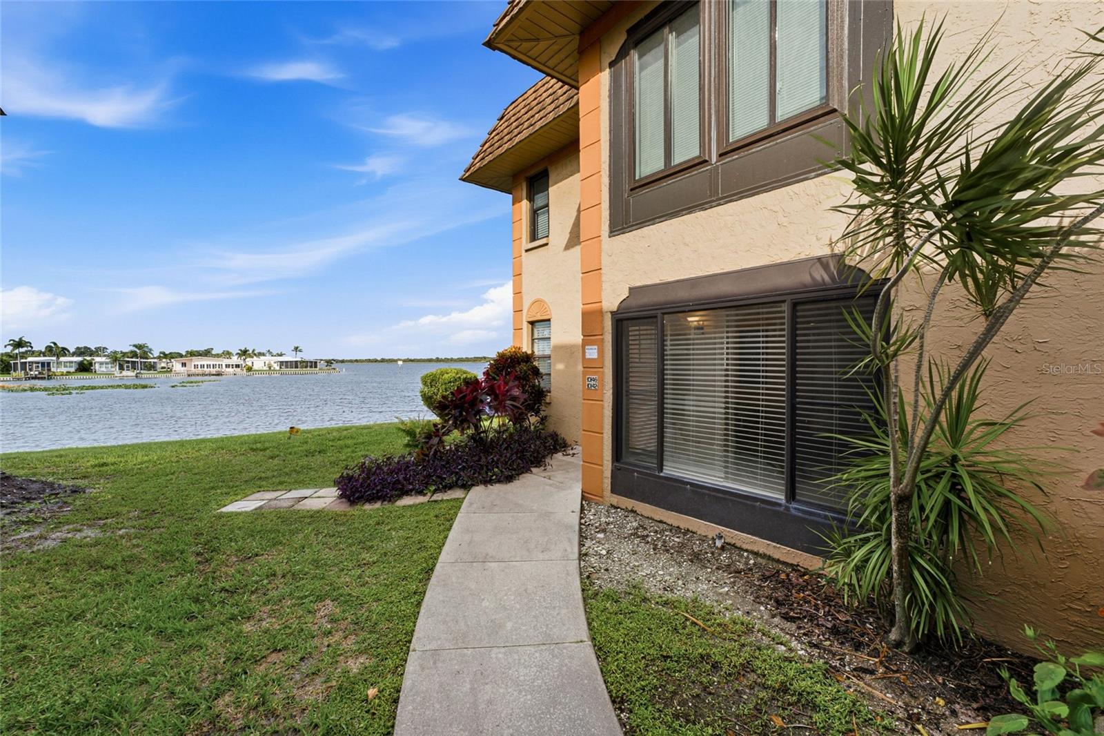 10142 SEMINOLE ISLAND DR — photo 12