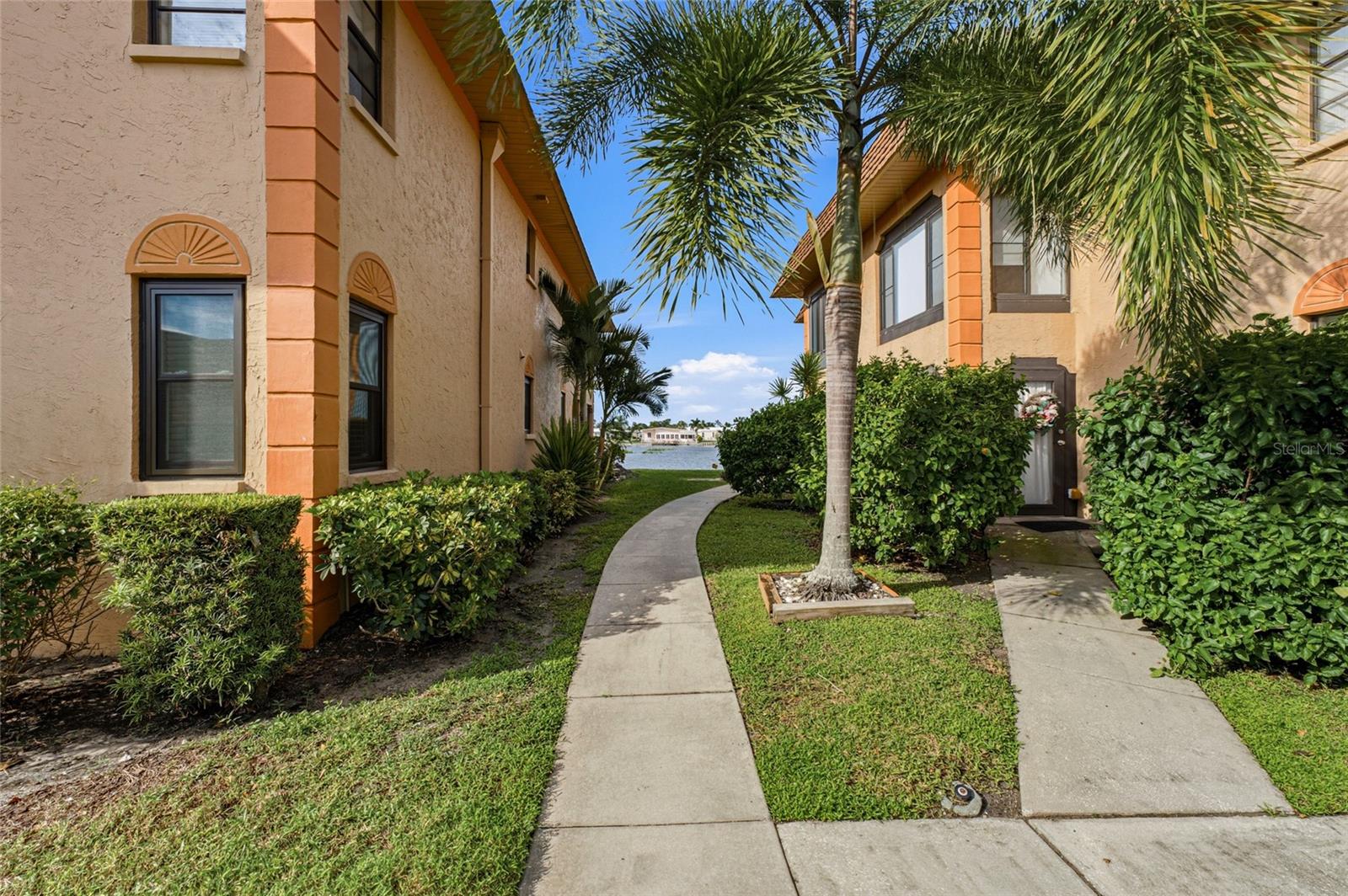 10142 SEMINOLE ISLAND DR — photo 11