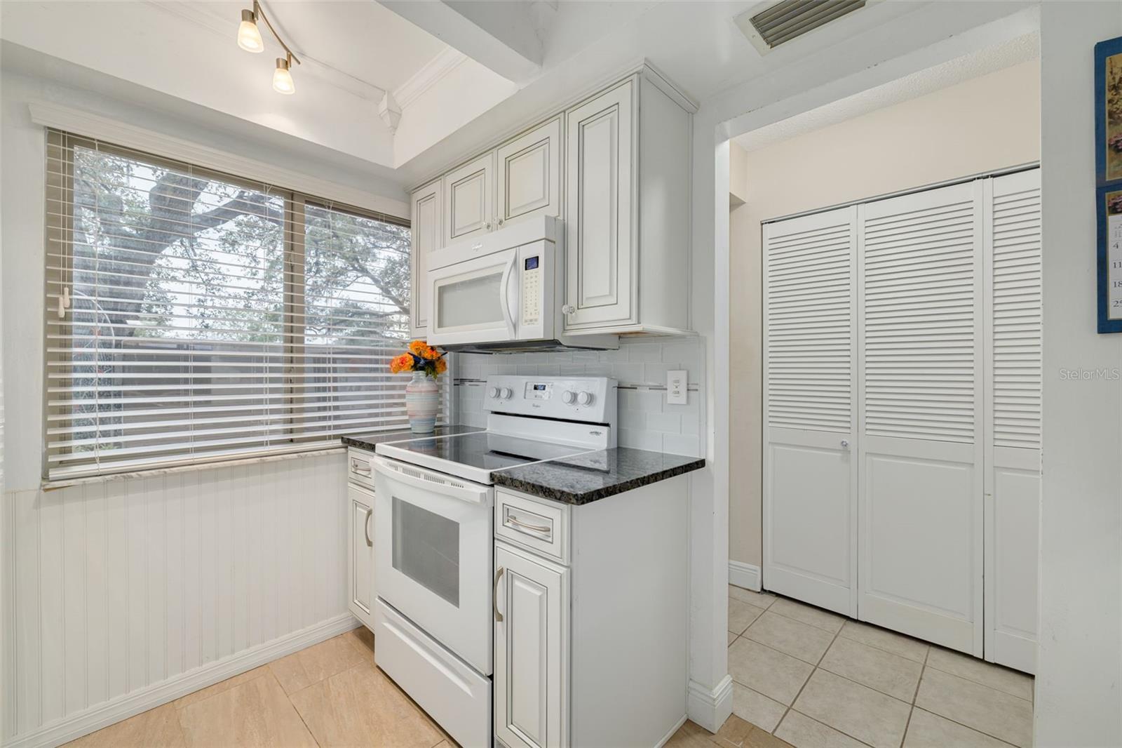 2476 LAURELWOOD DR #C — photo 4