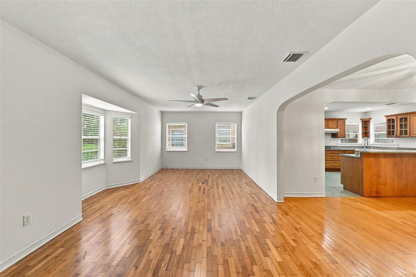 212 S BRADFORD AVE — photo 3