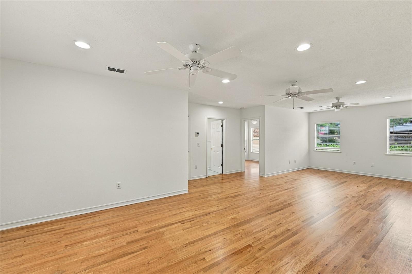 212 S BRADFORD AVE — photo 31