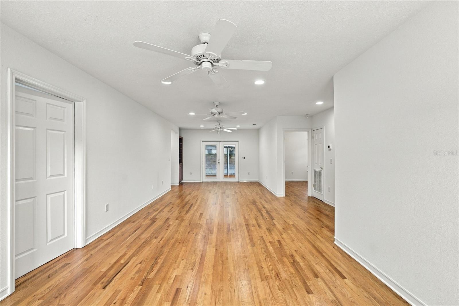 212 S BRADFORD AVE — photo 33