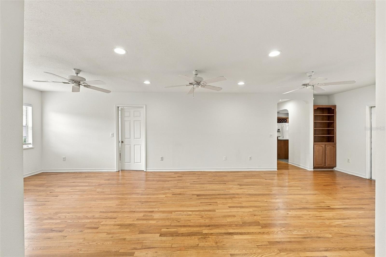 212 S BRADFORD AVE — photo 32