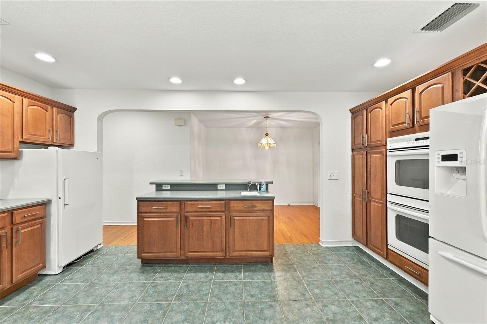 212 S BRADFORD AVE — photo 10