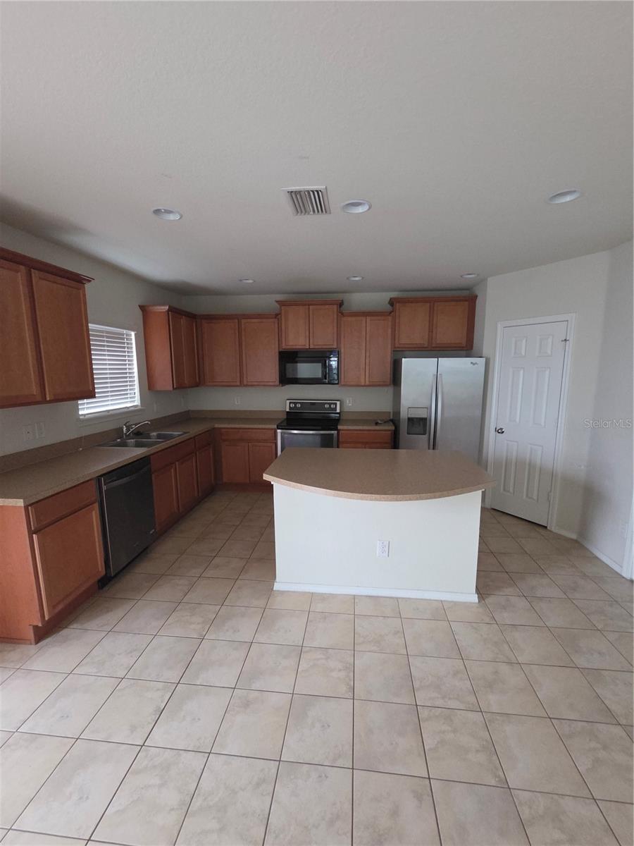 4816 CHATTERTON WAY — photo 3