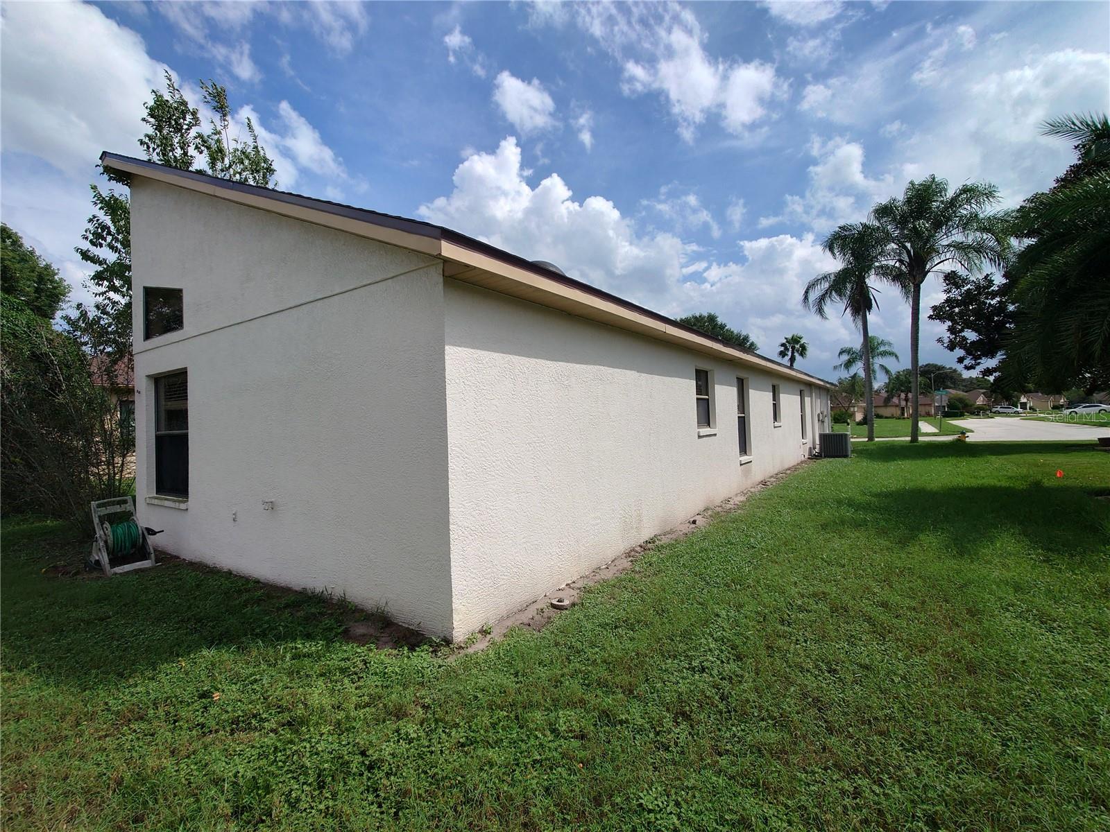 9335 CREEKSIDE CT — photo 12