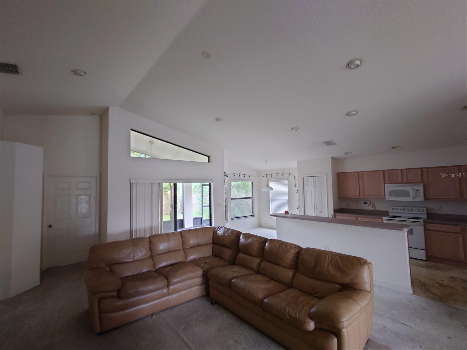 9335 CREEKSIDE CT — photo 6