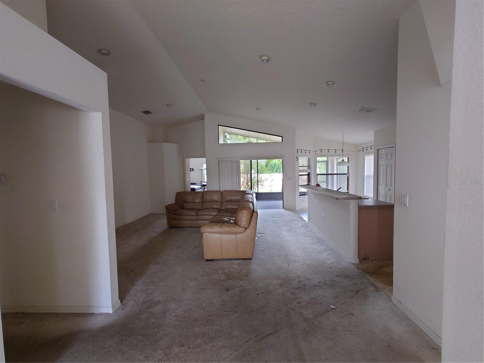9335 CREEKSIDE CT — photo 4