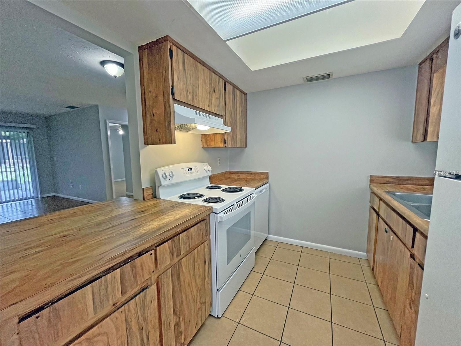 9509 FIELDVIEW CIR #A — photo 4