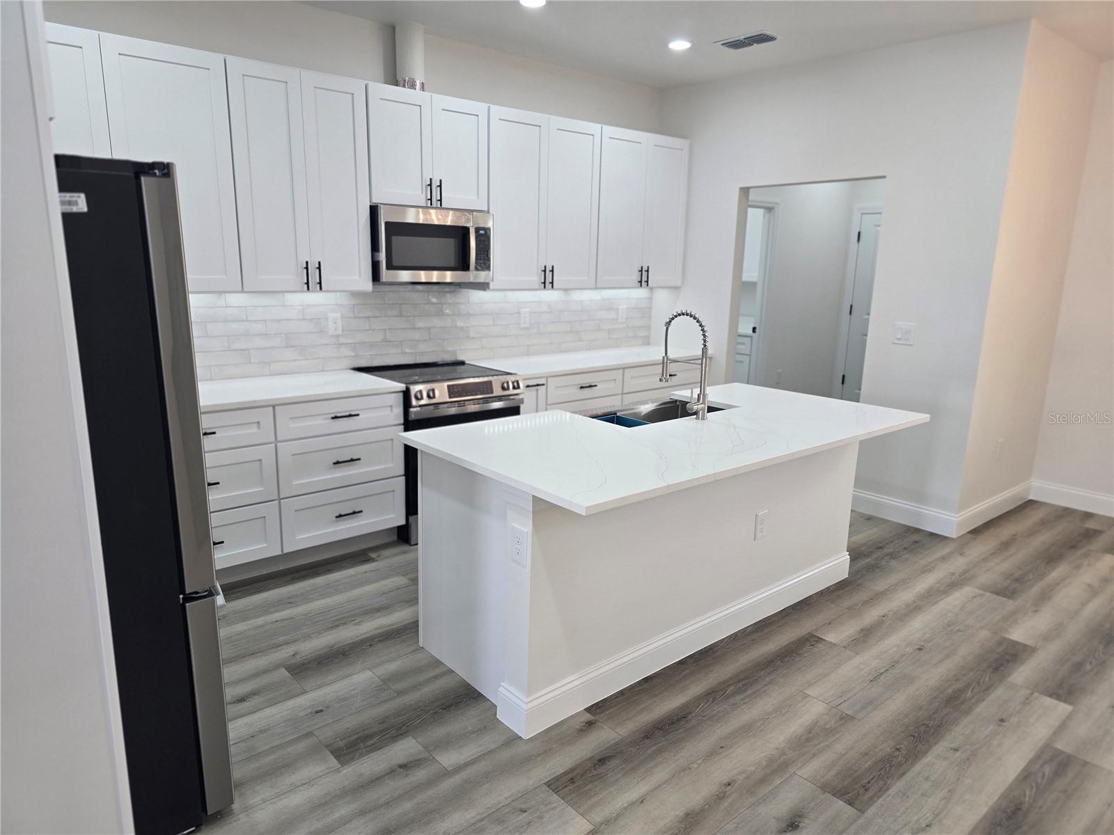 2935 VEDADO ST — photo 13