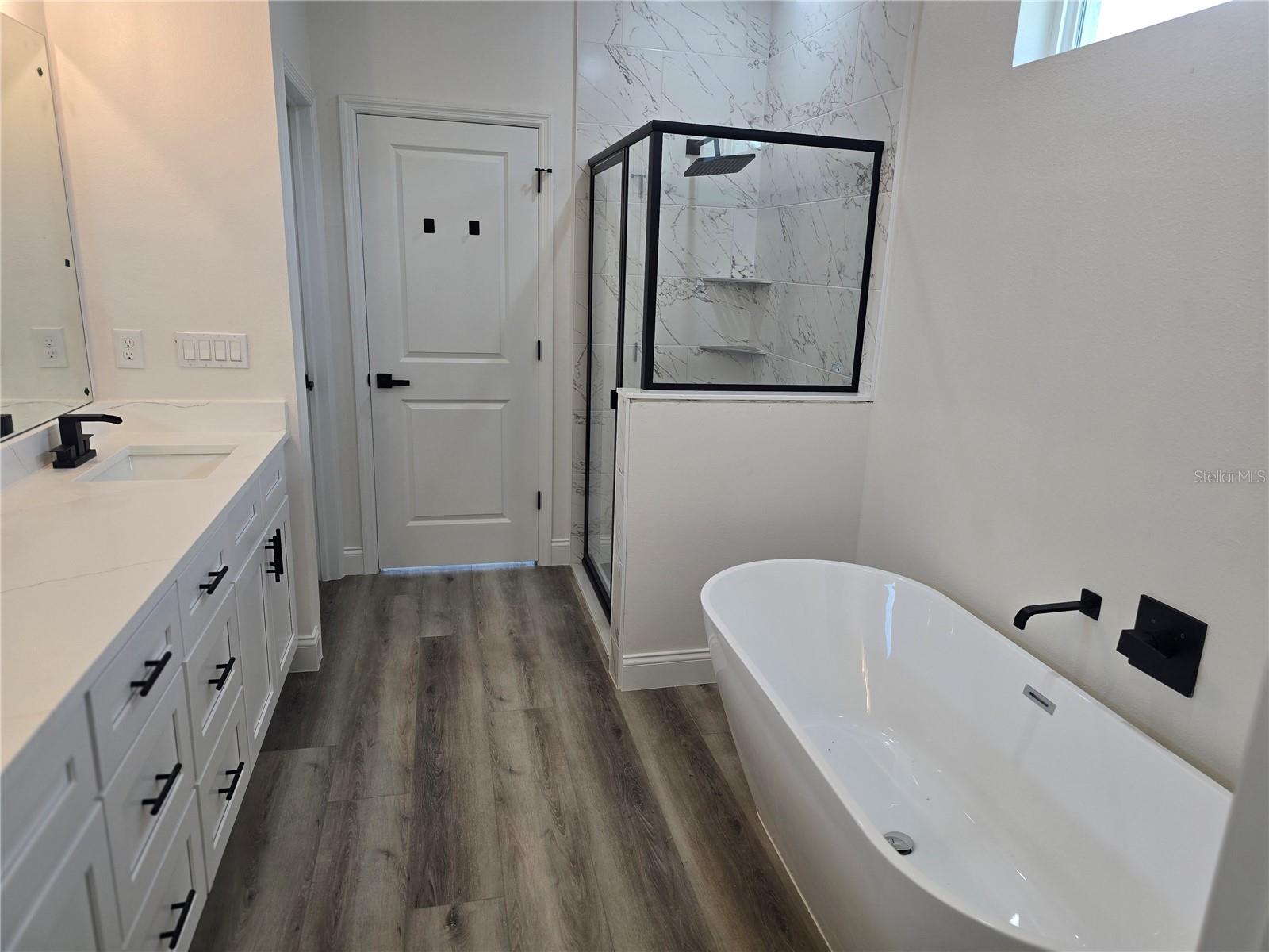 2935 VEDADO ST — photo 28