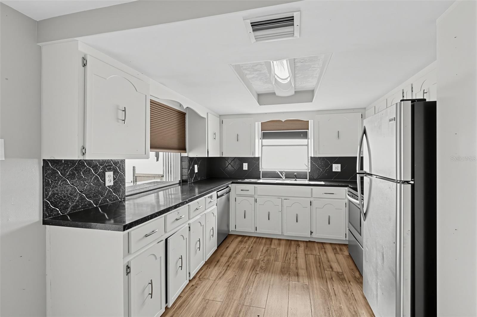 7340 MAYFIELD DR — photo 11