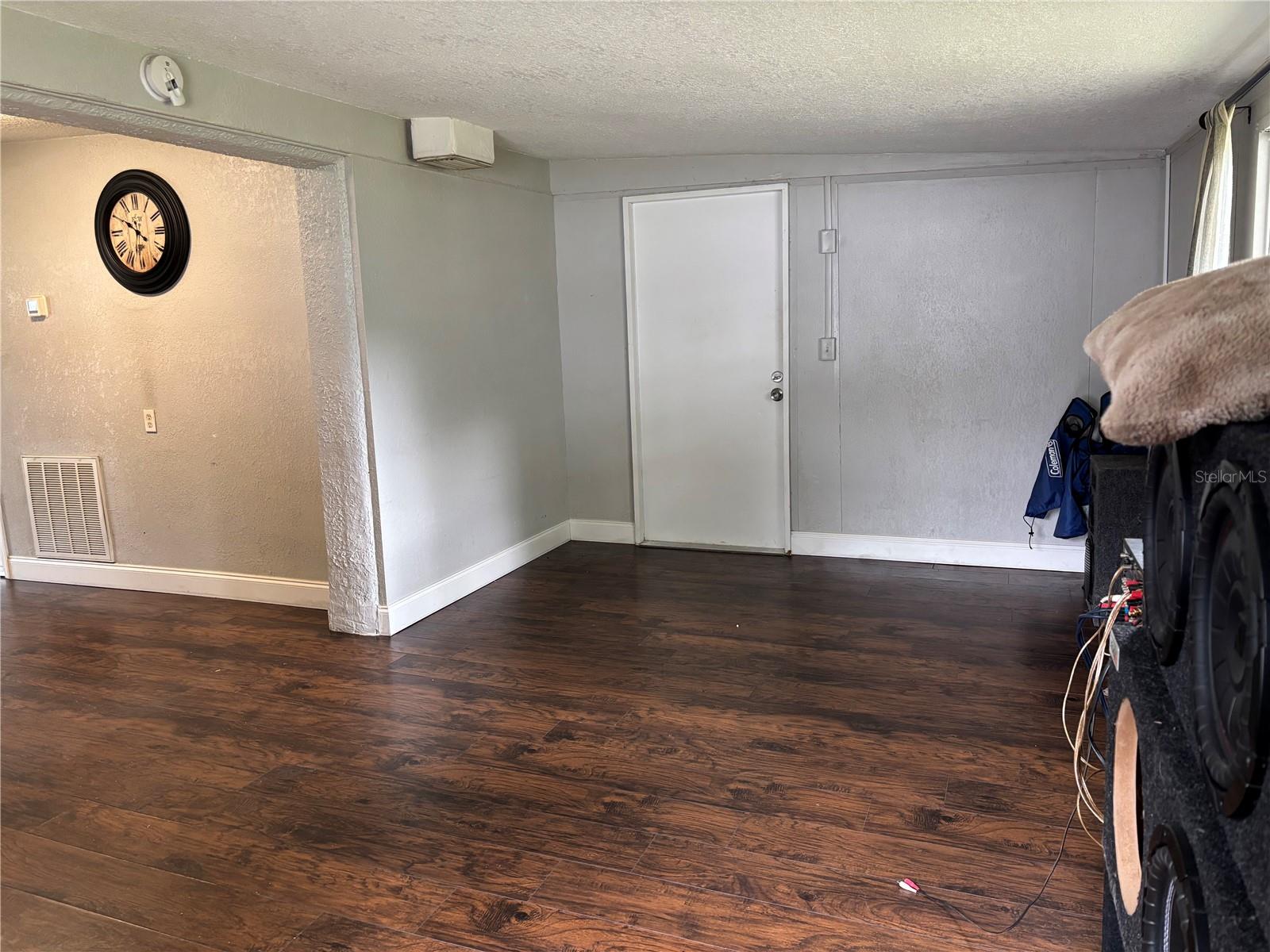 11010 HASSLE AVE — photo 16