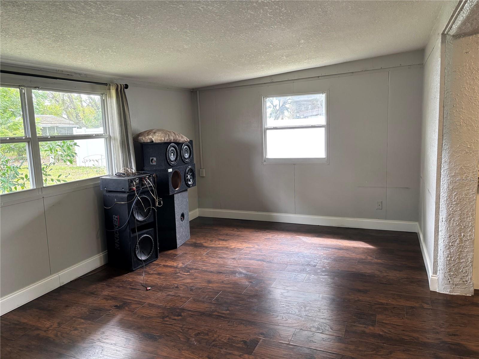 11010 HASSLE AVE — photo 15