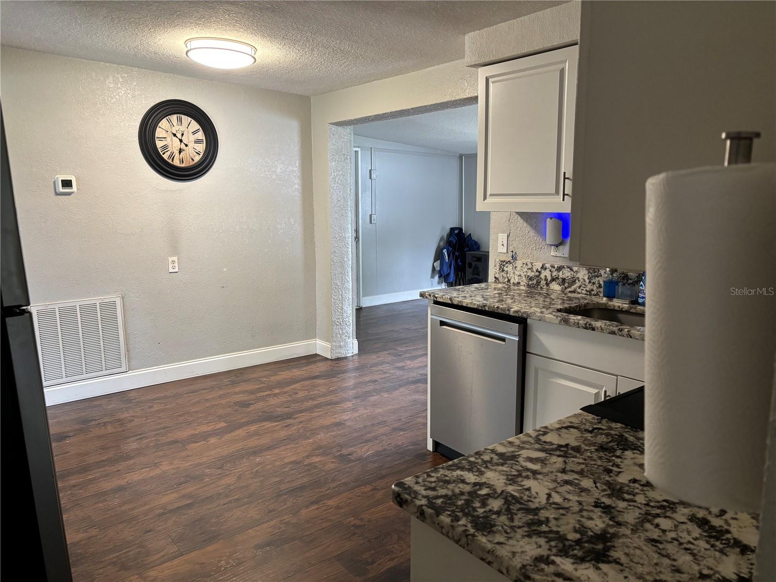 11010 HASSLE AVE — photo 10
