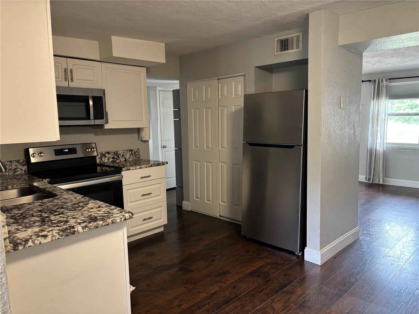 11010 HASSLE AVE — photo 9