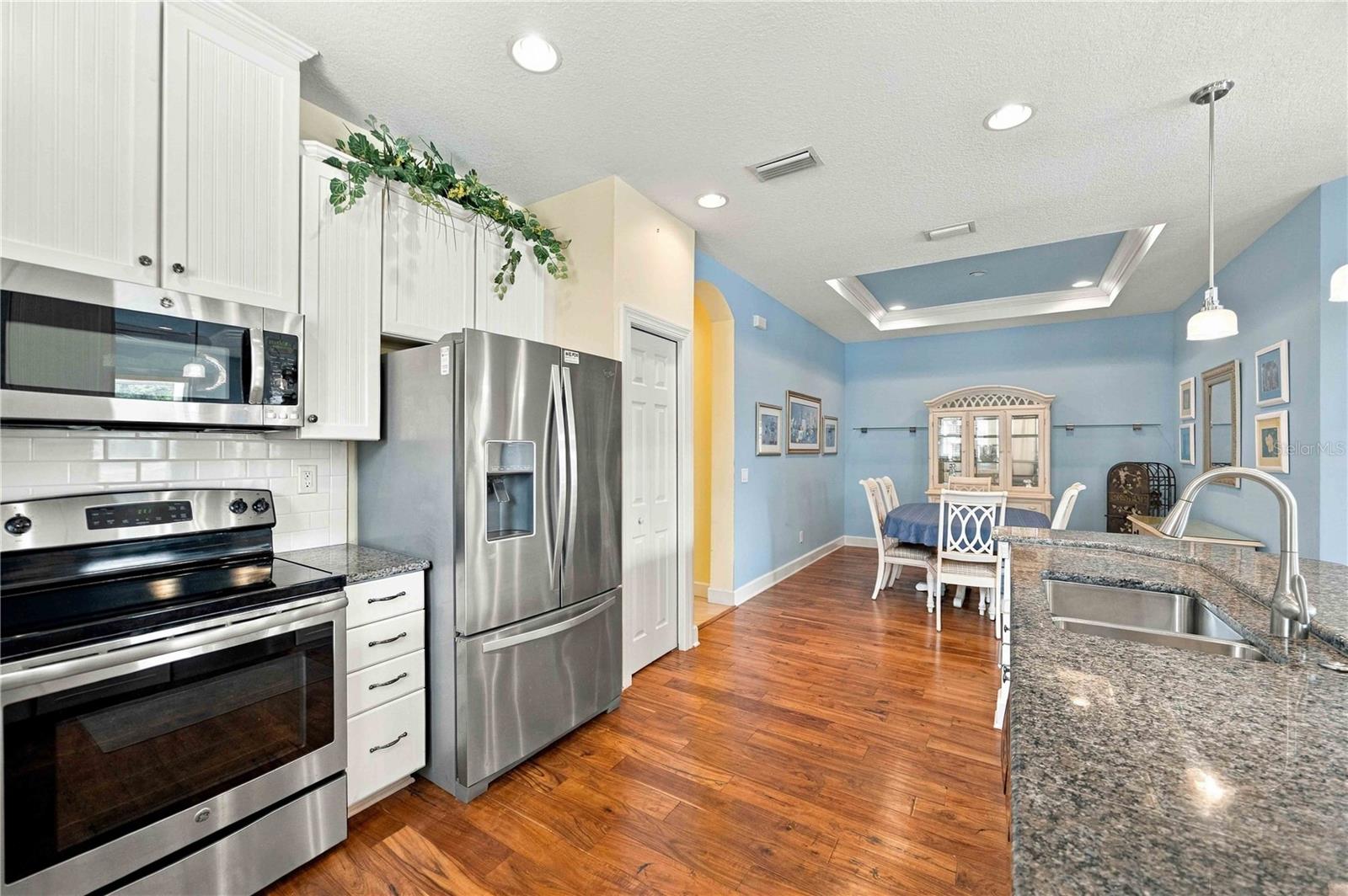 299 CAPULET DR — photo 19