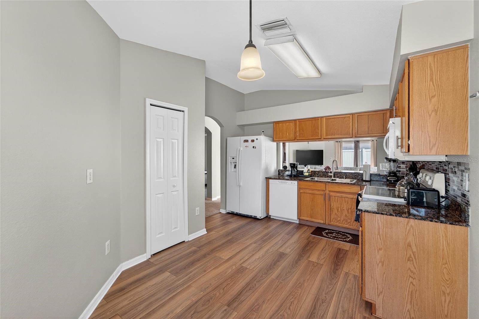 11812 LYNMOOR DR — photo 42