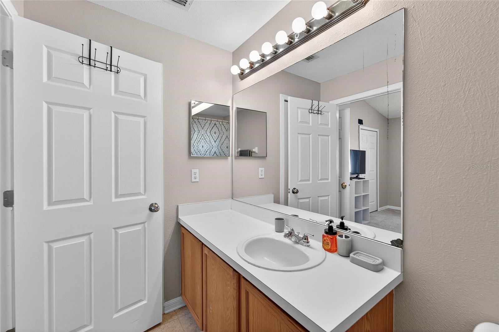 11812 LYNMOOR DR — photo 23