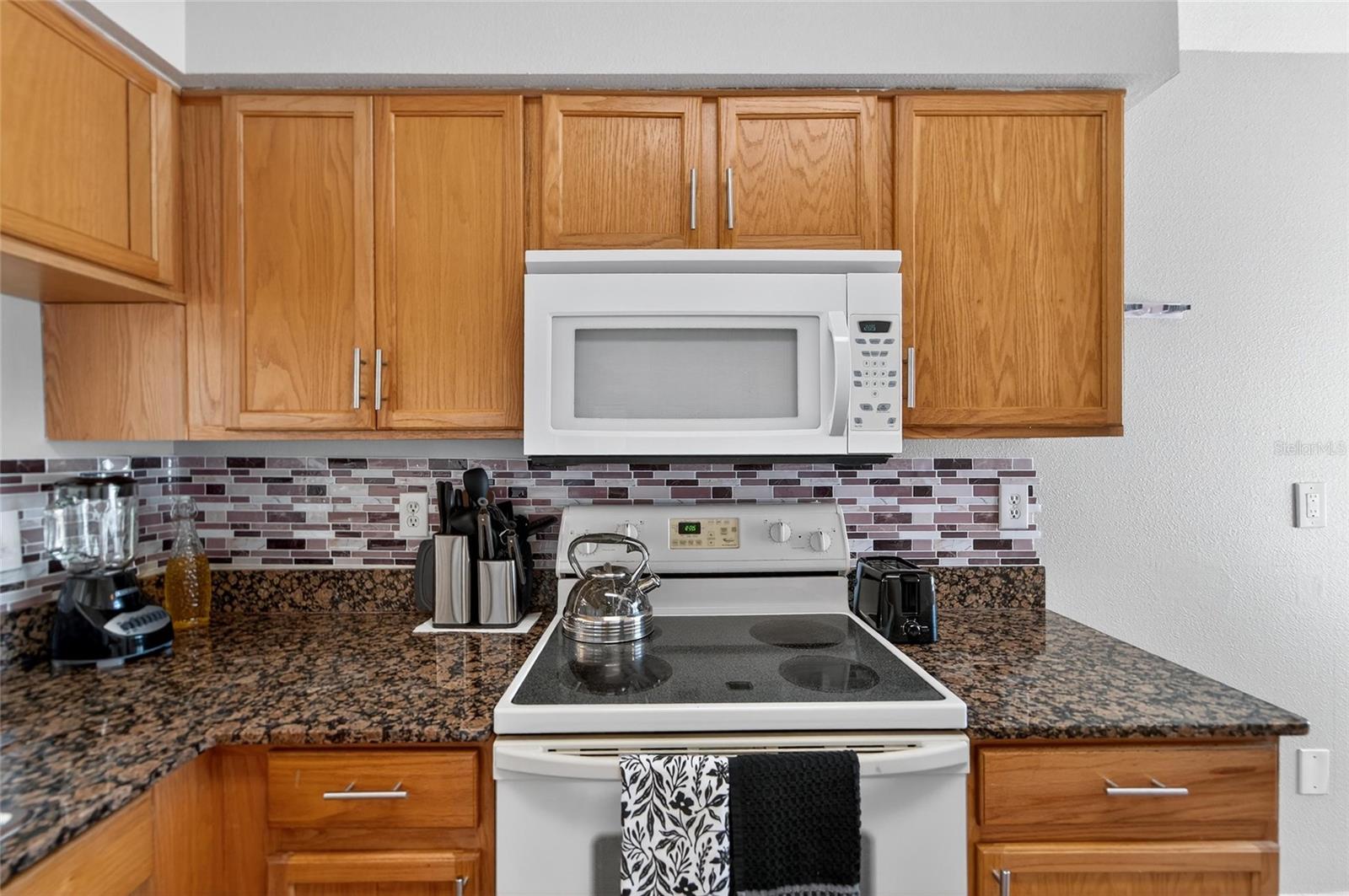 11812 LYNMOOR DR — photo 39