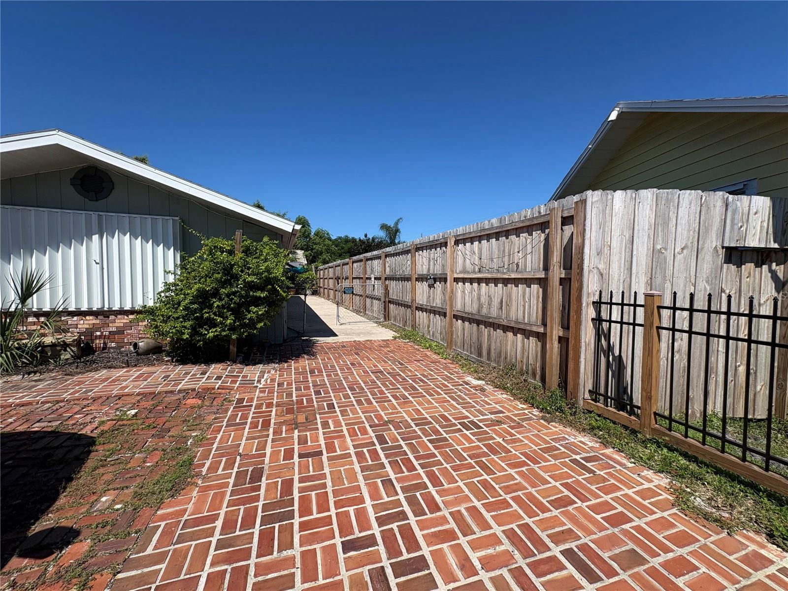 108 SUNRISE DR — photo 23