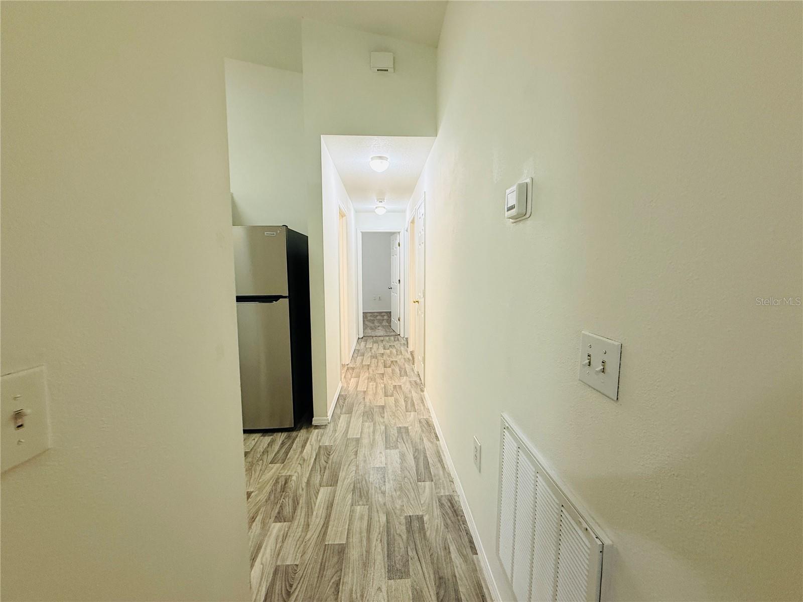 8507 N HYALEAH RD — photo 10
