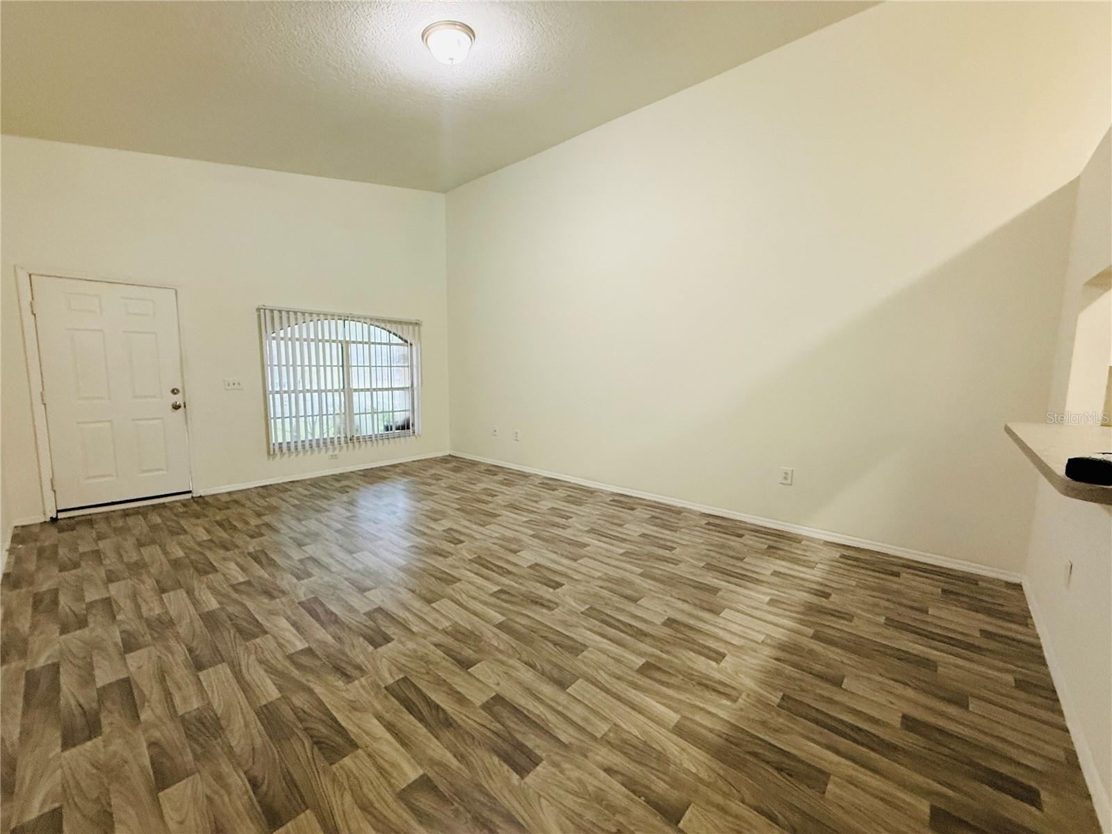 8507 N HYALEAH RD — photo 6