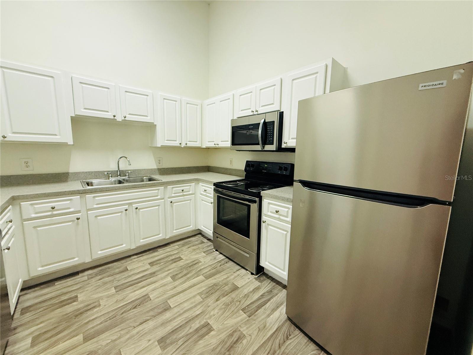 8507 N HYALEAH RD — photo 12