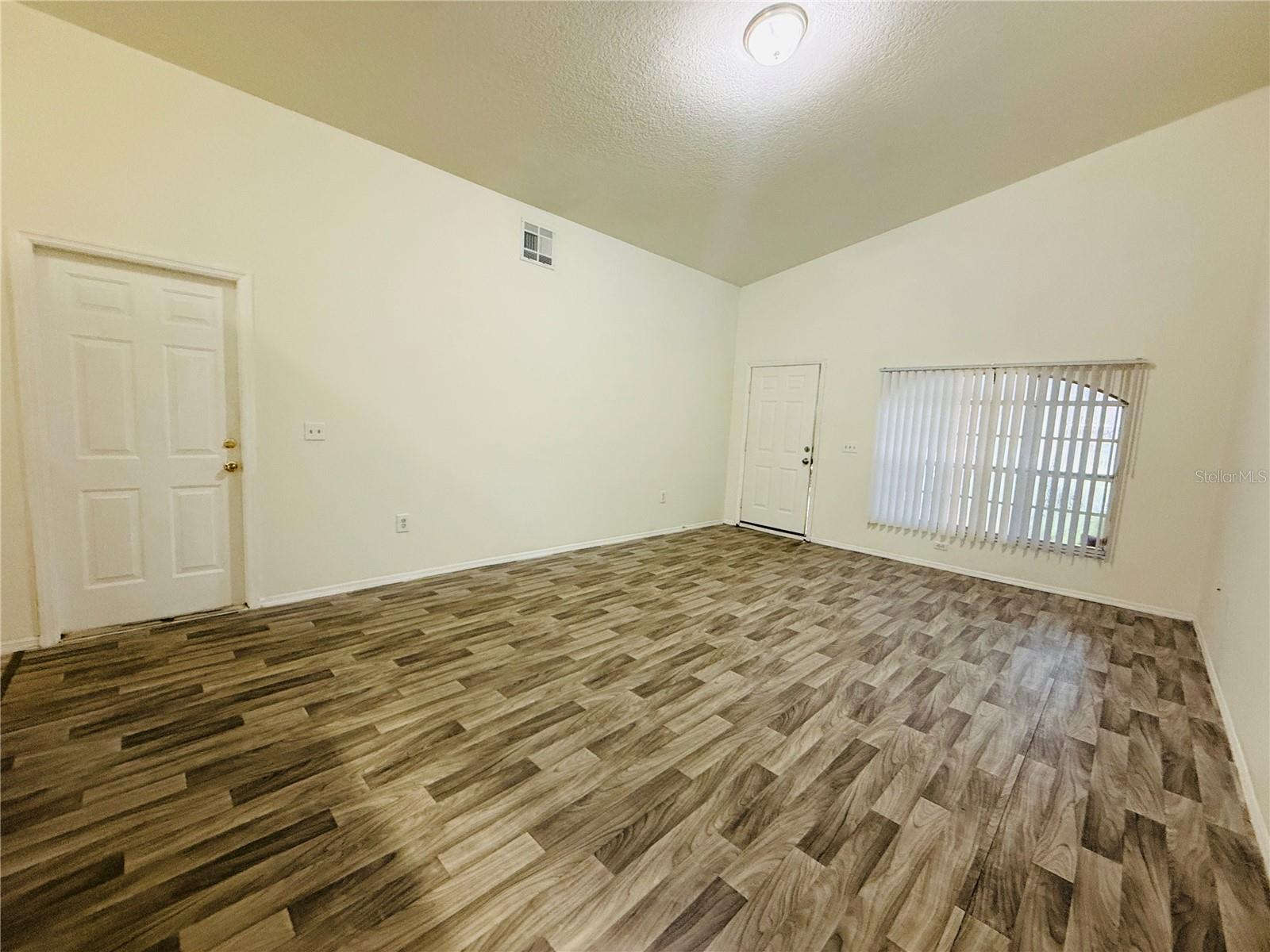 8507 N HYALEAH RD — photo 7