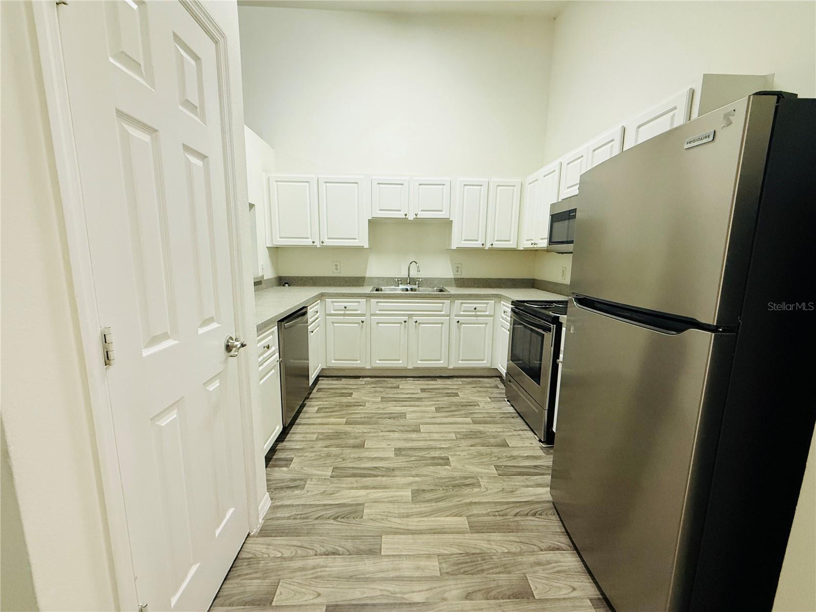 8507 N HYALEAH RD — photo 11