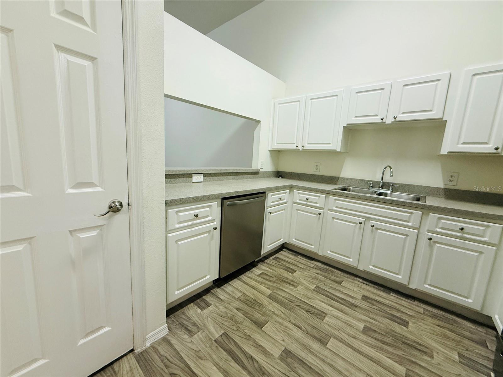 8507 N HYALEAH RD — photo 13