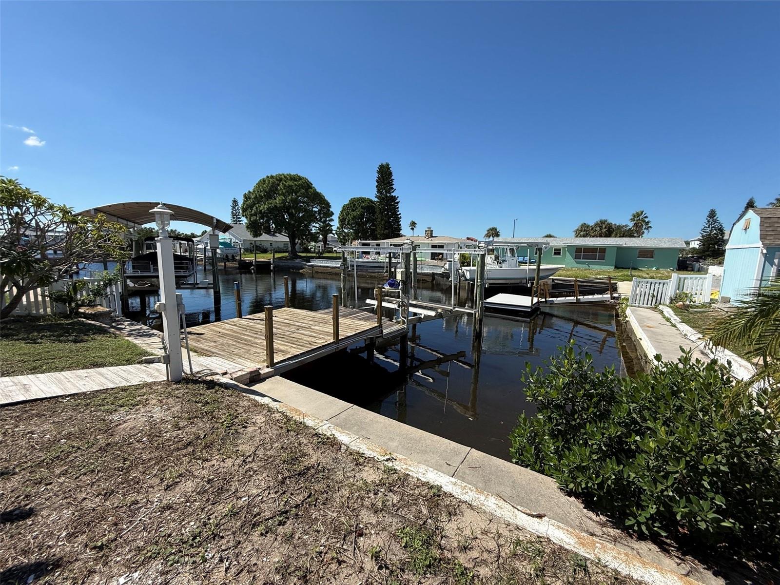 13701 GARRIS DR — photo 17