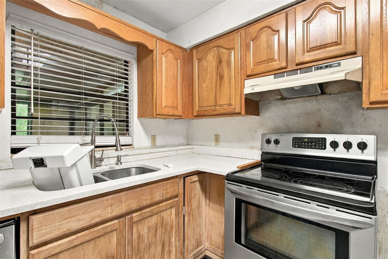 8010 SHARON DR — photo 37