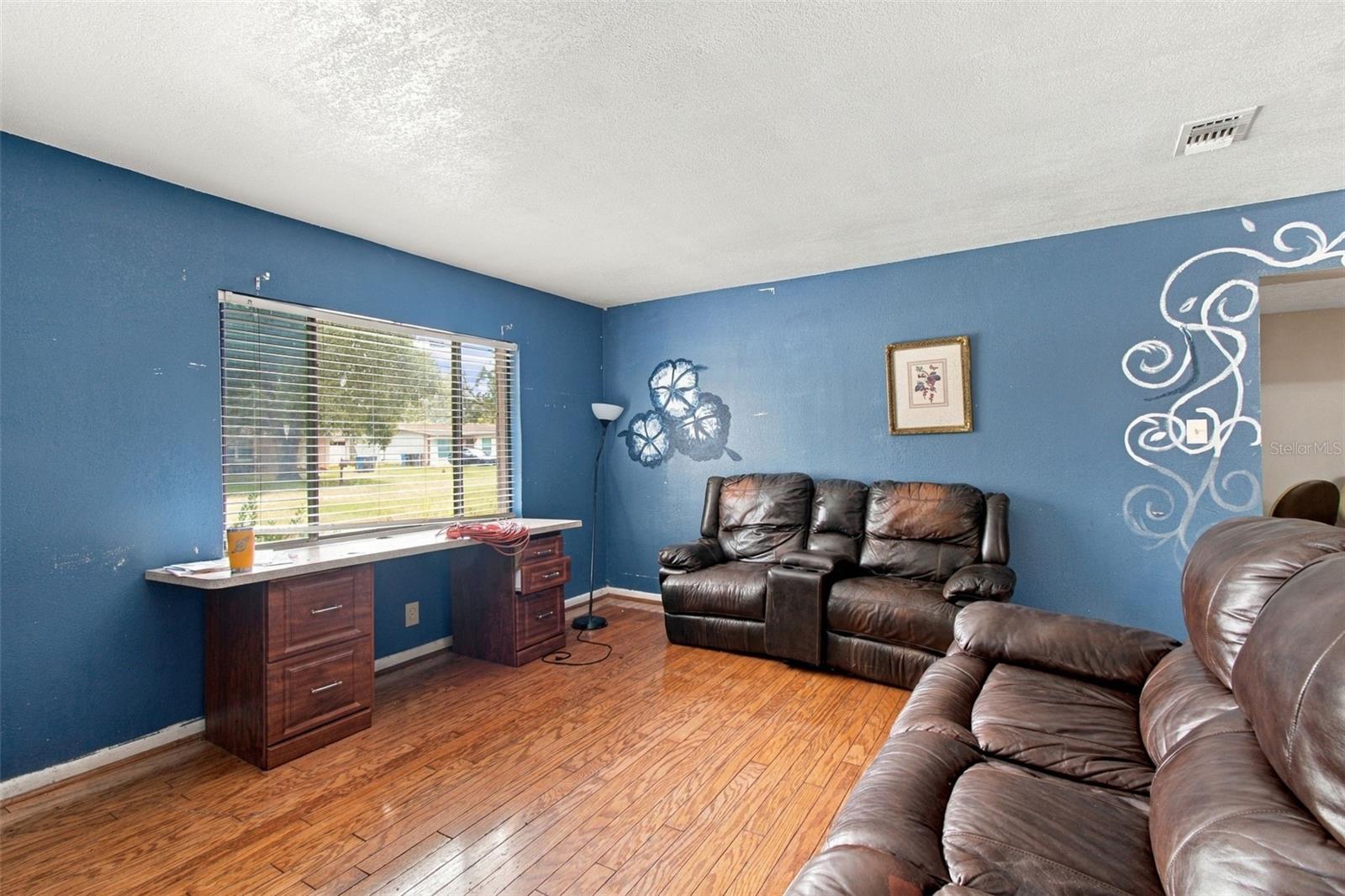 8010 SHARON DR — photo 2