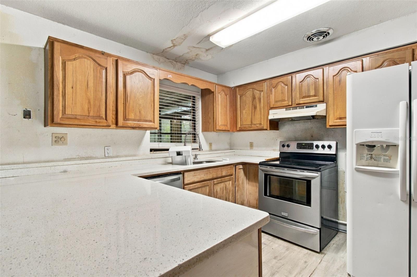 8010 SHARON DR — photo 32